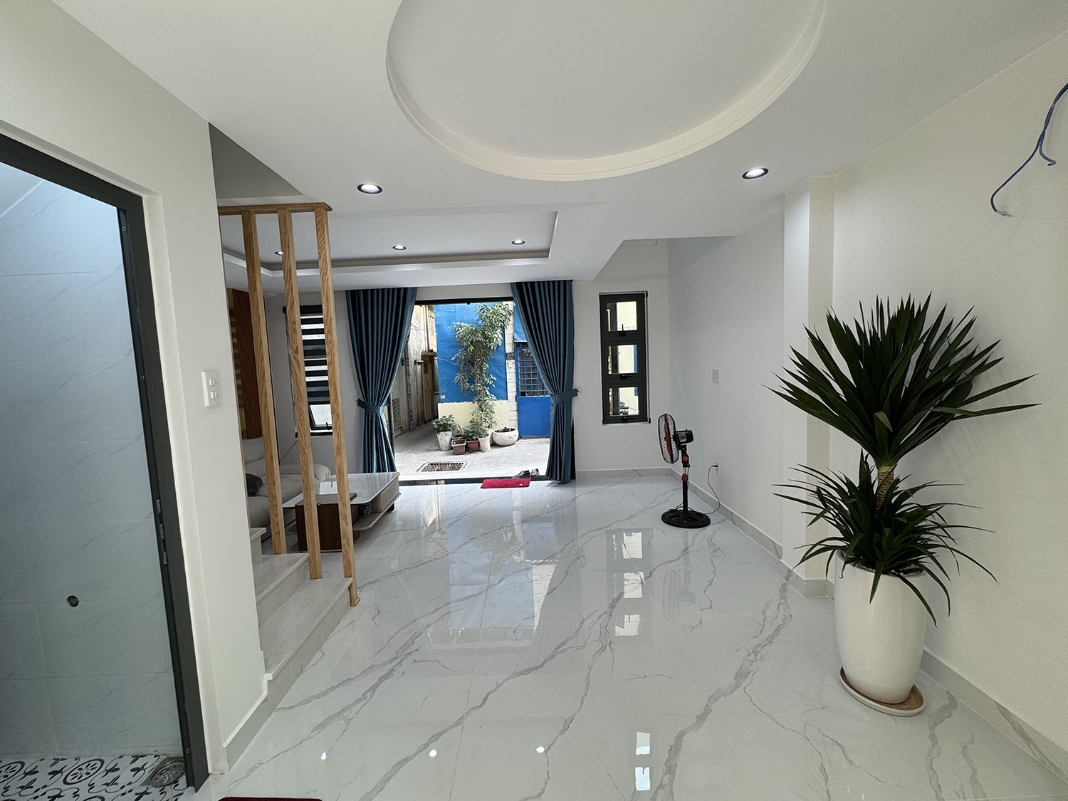 Biệt thự mini 3 lầu, t.kế Tân Cổ Điển, Full n.thất, hẻm ôtô Cầm Bá Thước - Cạnh Phố Ẩm Thực PXLong